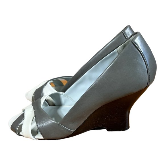 Kenneth Reaction Gray & White Wedges - Picture 3 of 6